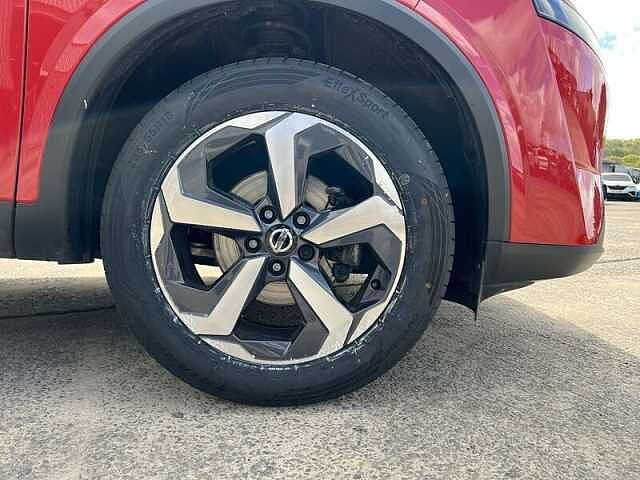Nissan QASHQAI 1.3 DIG-T MHEV N-Connecta SUV 5dr Petrol Hybrid Manual Euro 6 (s/s) (140 ps)