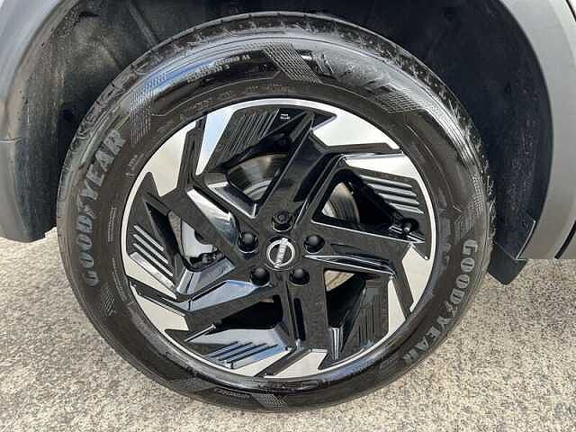 Nissan QASHQAI 1.3 DIG-T MHEV N-Connecta SUV 5dr Petrol Hybrid Manual Euro 6 (s/s) (140 ps)
