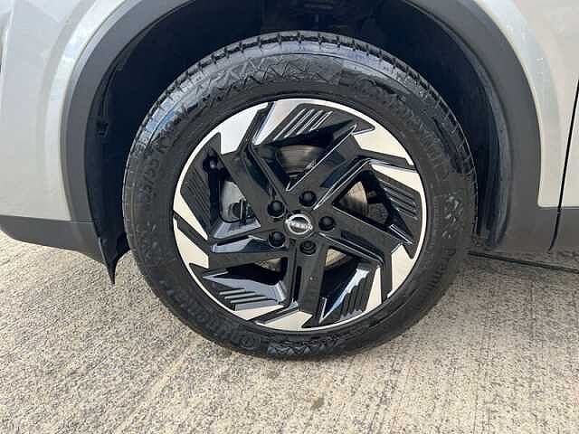 Nissan QASHQAI 1.3 DIG-T MHEV N-Connecta SUV 5dr Petrol Hybrid Manual Euro 6 (s/s) (140 ps)