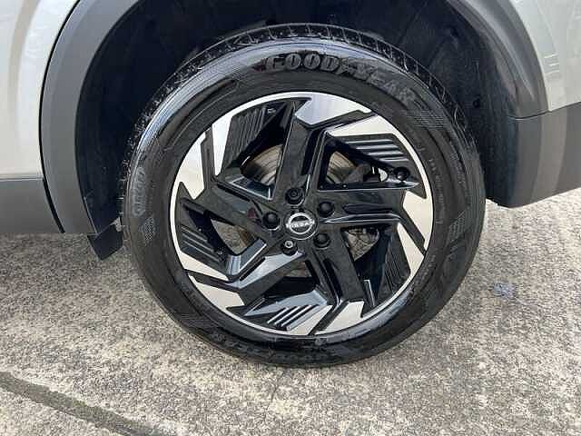 Nissan QASHQAI 1.3 DIG-T MHEV N-Connecta SUV 5dr Petrol Hybrid Manual Euro 6 (s/s) (140 ps)