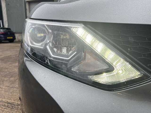 Nissan QASHQAI 1.6 dCi Tekna SUV 5dr Diesel XTRON Euro 6 (s/s) (130 ps)