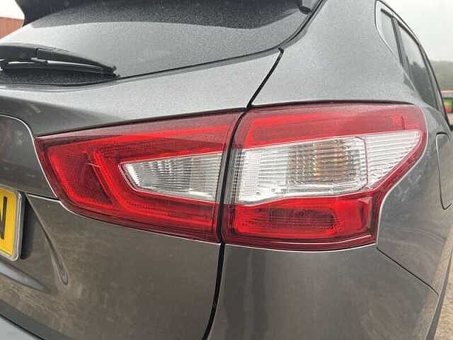 Nissan QASHQAI 1.6 dCi Tekna SUV 5dr Diesel XTRON Euro 6 (s/s) (130 ps)
