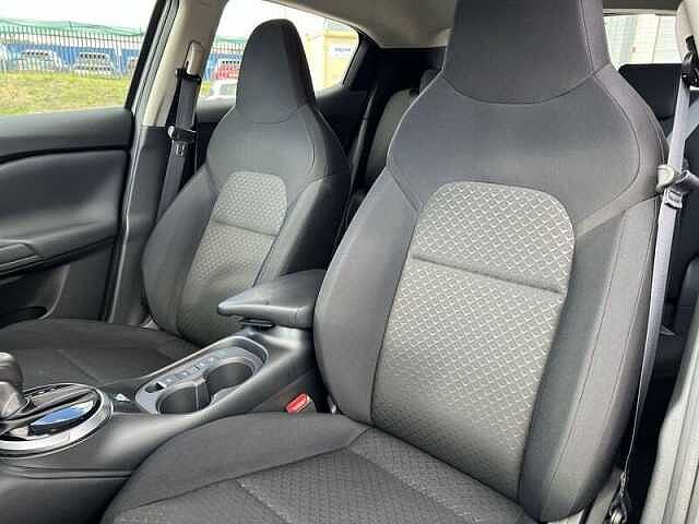 Nissan Juke 1.6 Acenta Premium SUV 5dr Petrol Hybrid Auto Euro 6 (143 ps)